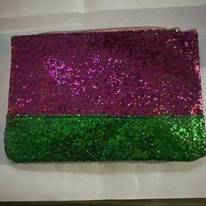 IPSY ZIPPER BAG GLITTER PINK & GREEN DECEMBER 2023 CHRISTMAS SPECIAL 7” X 4 3/4”